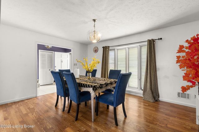 5010 Volney Ct, Louisville, KY 40291