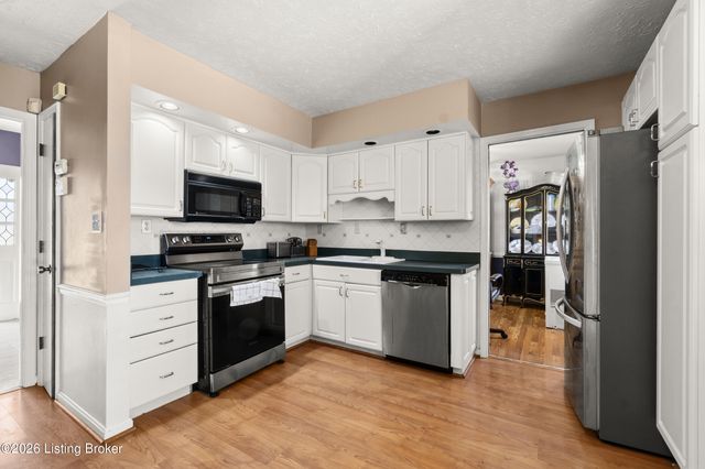 5010 Volney Ct, Louisville, KY 40291