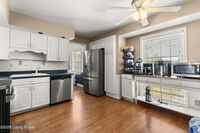 5010 Volney Ct, Louisville, KY 40291