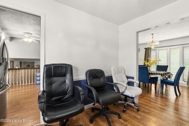 5010 Volney Ct, Louisville, KY 40291