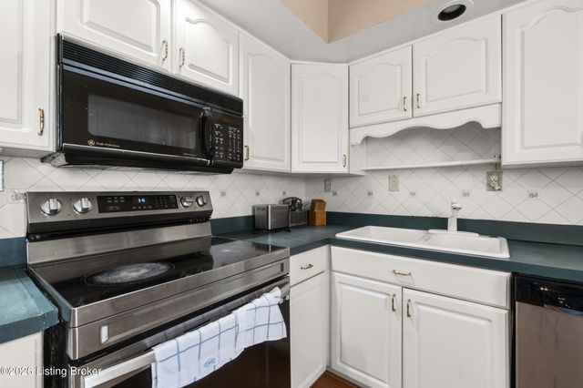 5010 Volney Ct, Louisville, KY 40291