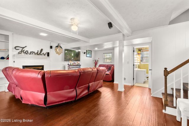 5010 Volney Ct, Louisville, KY 40291