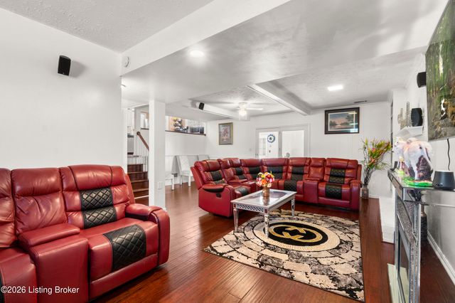 5010 Volney Ct, Louisville, KY 40291