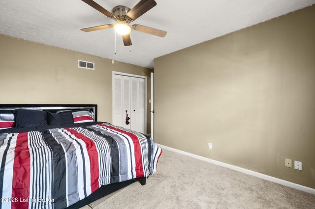 5010 Volney Ct, Louisville, KY 40291