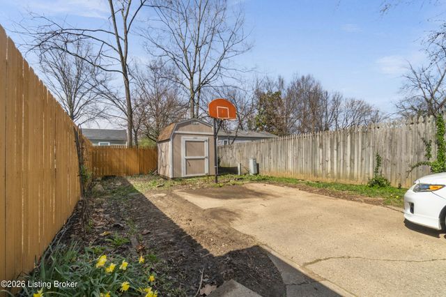 5010 Volney Ct, Louisville, KY 40291