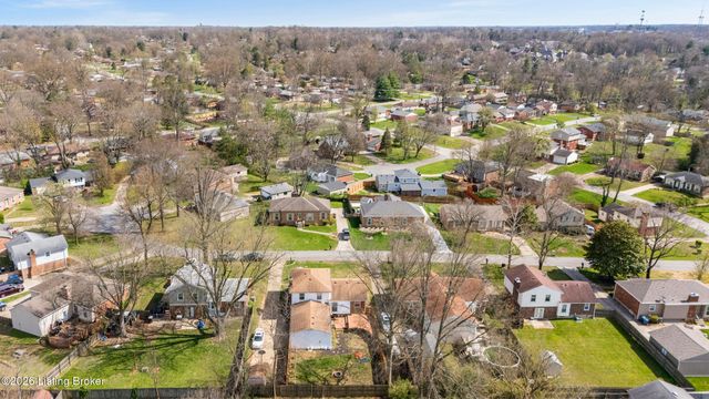 5010 Volney Ct, Louisville, KY 40291