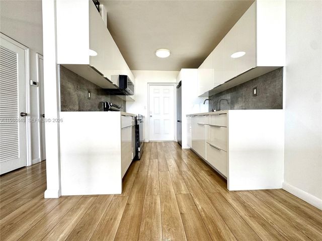 16850 S Glades Dr 8C, North Miami Beach, FL 33162