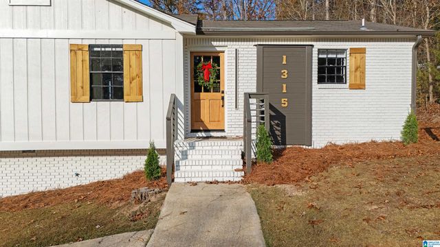 1315 YELLOWLEAF CIRCLE, Maylene, AL 35114