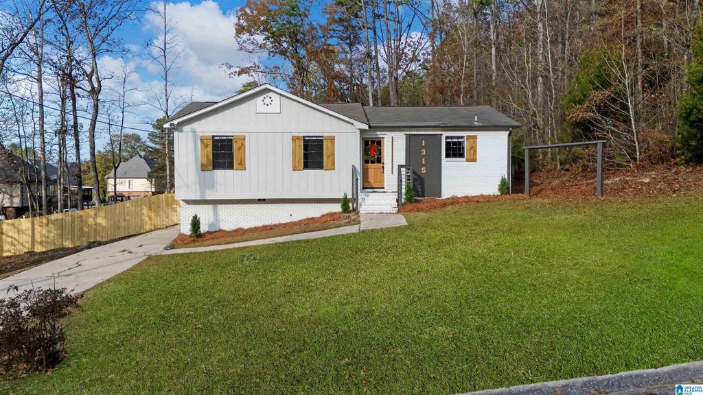 1315 YELLOWLEAF CIRCLE, Maylene, AL 35114