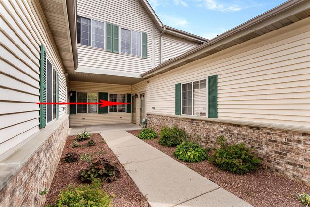 2112 Pine Ridge COURT #F, Grafton, WI 53024