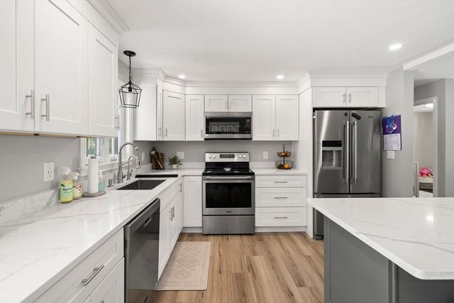 120 Ashtead Rd, Bridgewater, MA 02324
