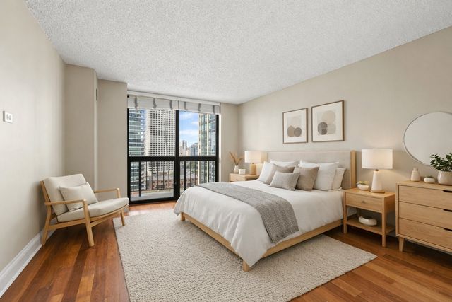 33 W Delaware Place 17H, Chicago, IL 60610