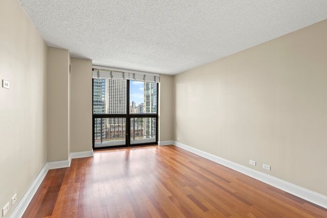 33 W Delaware Place 17H, Chicago, IL 60610