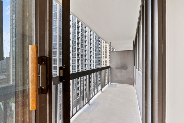 33 W Delaware Place 17H, Chicago, IL 60610