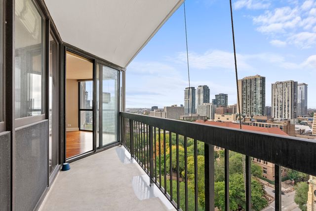 33 W Delaware Place 17H, Chicago, IL 60610