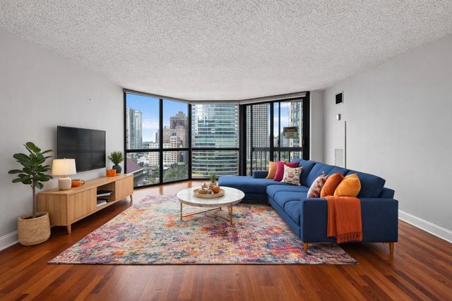 33 W Delaware Place 17H, Chicago, IL 60610