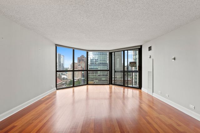 33 W Delaware Place 17H, Chicago, IL 60610