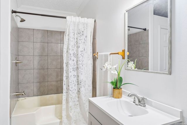 415 County Road 3822, San Antonio, TX 78253