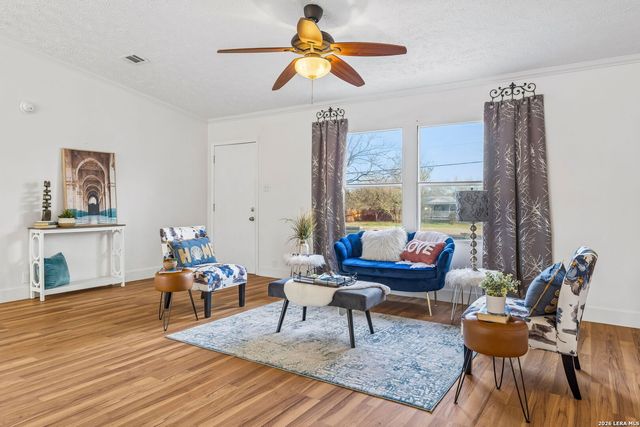 415 County Road 3822, San Antonio, TX 78253