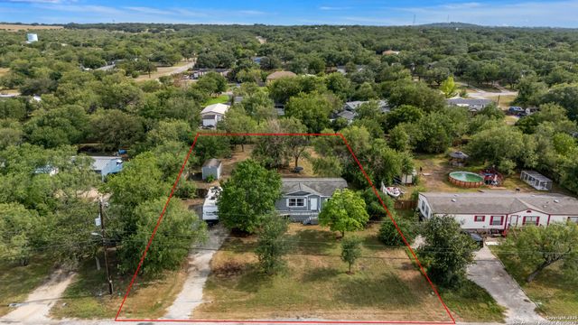 415 County Road 3822, San Antonio, TX 78253