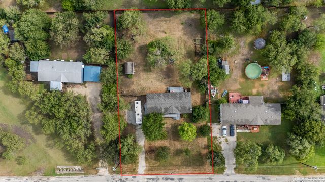 415 County Road 3822, San Antonio, TX 78253