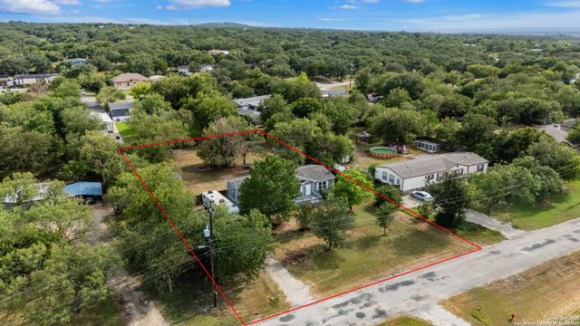 415 County Road 3822, San Antonio, TX 78253