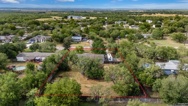 415 County Road 3822, San Antonio, TX 78253