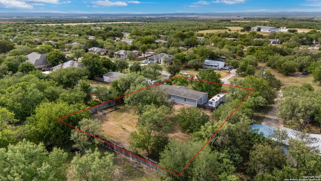 415 County Road 3822, San Antonio, TX 78253
