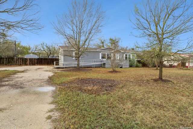 415 County Road 3822, San Antonio, TX 78253