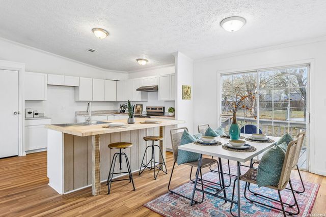 415 County Road 3822, San Antonio, TX 78253