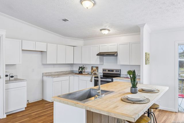 415 County Road 3822, San Antonio, TX 78253