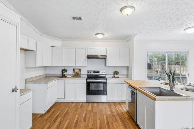 415 County Road 3822, San Antonio, TX 78253