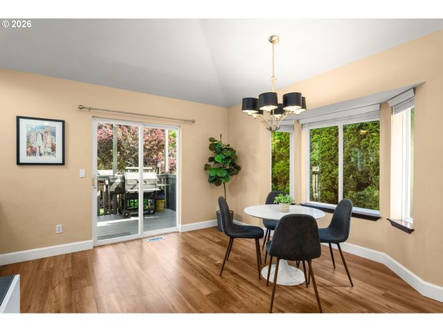 283 Ne LENOX St, Hillsboro, OR 97124
