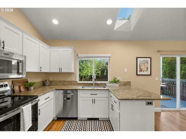 283 Ne LENOX St, Hillsboro, OR 97124