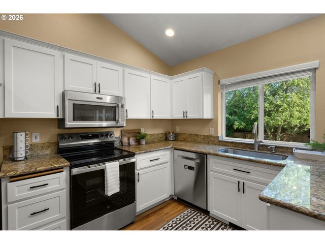 283 Ne LENOX St, Hillsboro, OR 97124