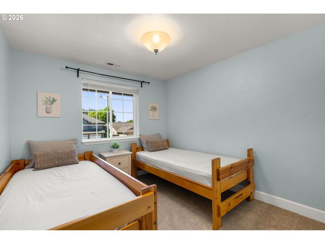 283 Ne LENOX St, Hillsboro, OR 97124
