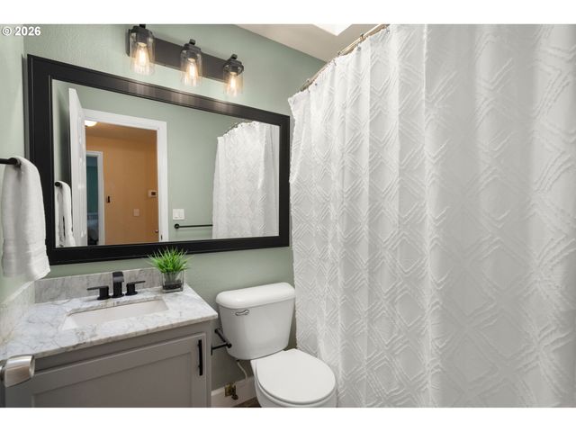 283 Ne LENOX St, Hillsboro, OR 97124