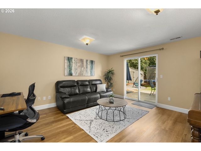 283 Ne LENOX St, Hillsboro, OR 97124