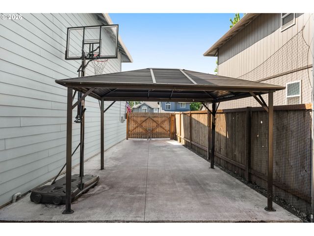 283 Ne LENOX St, Hillsboro, OR 97124
