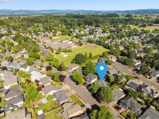 283 Ne LENOX St, Hillsboro, OR 97124