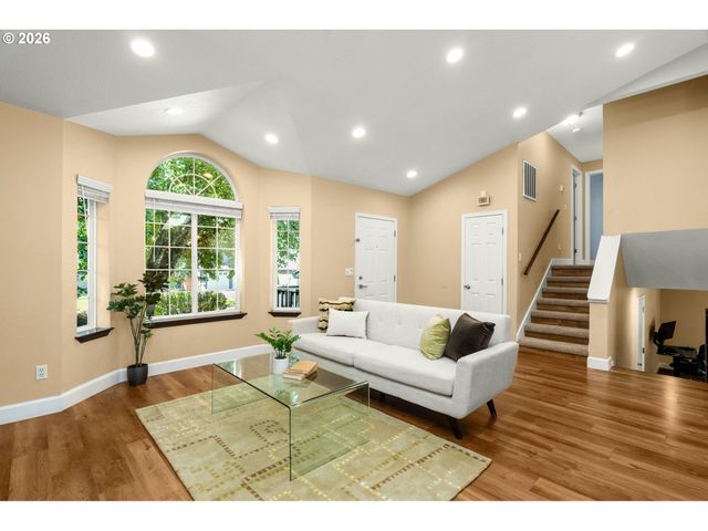 283 Ne LENOX St, Hillsboro, OR 97124