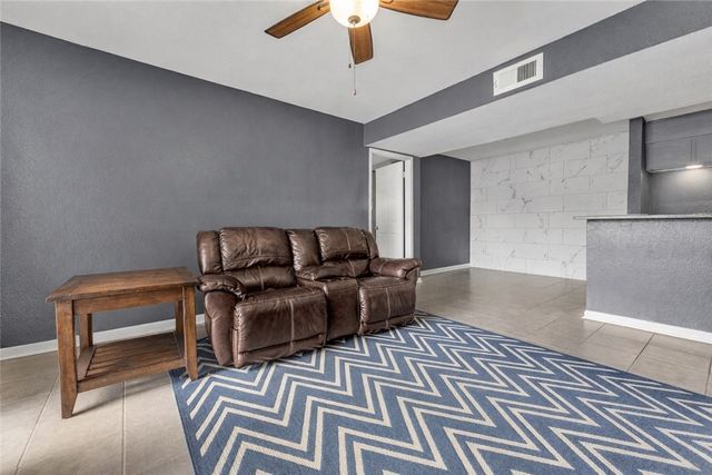 904 University Oaks Boulevard 95, College Station, TX 77840