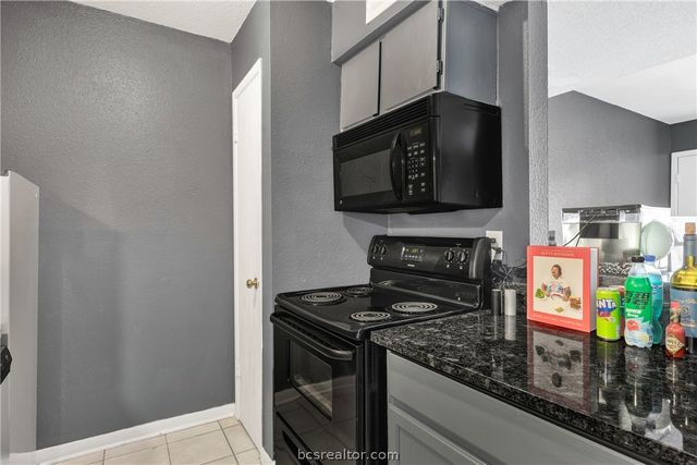 904 University Oaks Boulevard 95, College Station, TX 77840