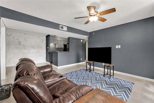 904 University Oaks Boulevard 95, College Station, TX 77840