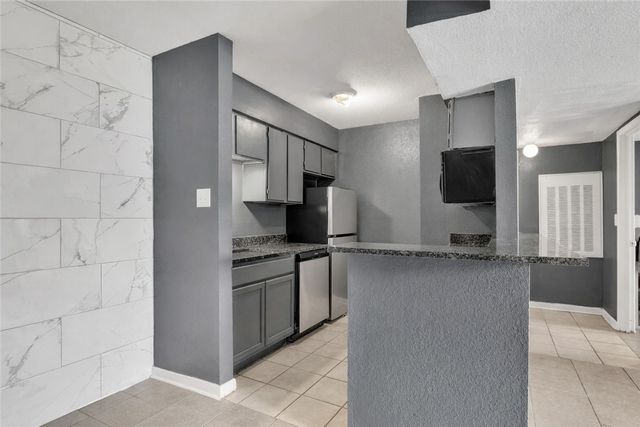 904 University Oaks Boulevard 95, College Station, TX 77840
