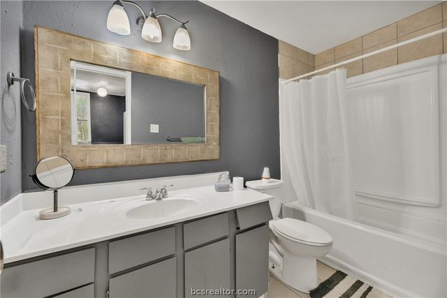 904 University Oaks Boulevard 95, College Station, TX 77840