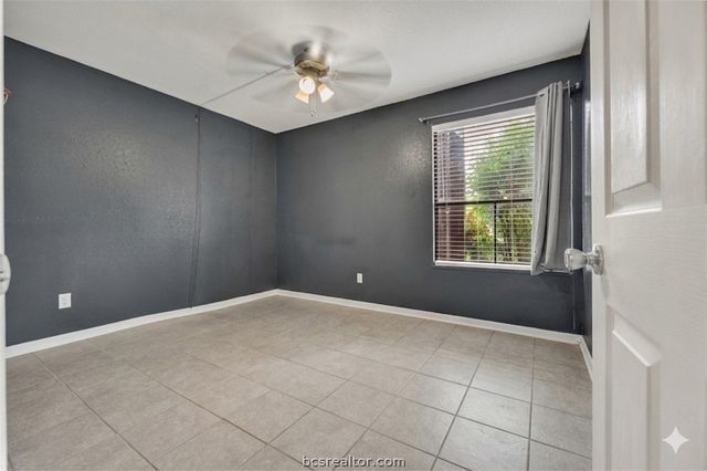 904 University Oaks Boulevard 95, College Station, TX 77840
