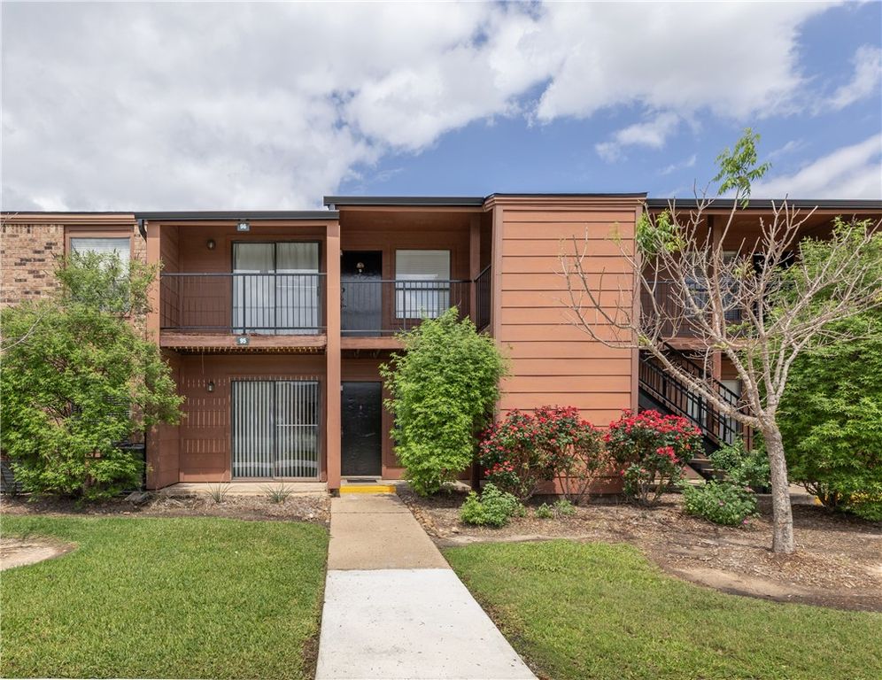 904 University Oaks Boulevard 95, College Station, TX 77840