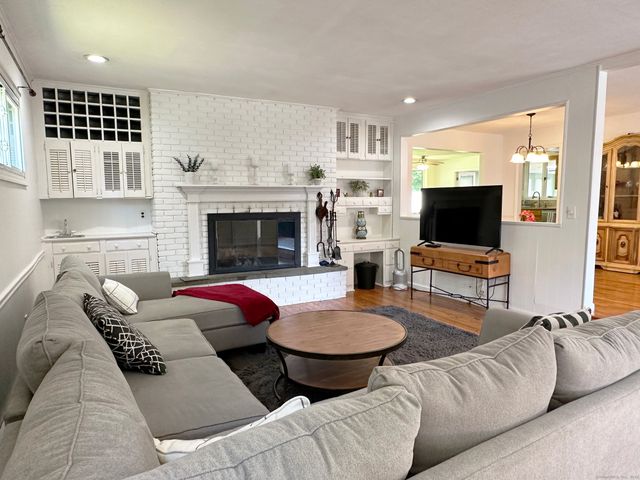 39 Mohawk Drive, Norwalk, CT 06851