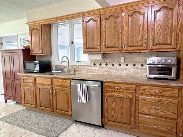 39 Mohawk Drive, Norwalk, CT 06851